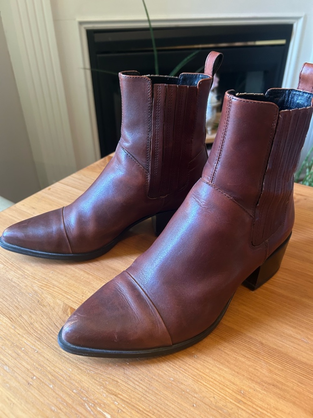 Vagabond Brown Leather Ankle Boots - Classic Chelsea Style